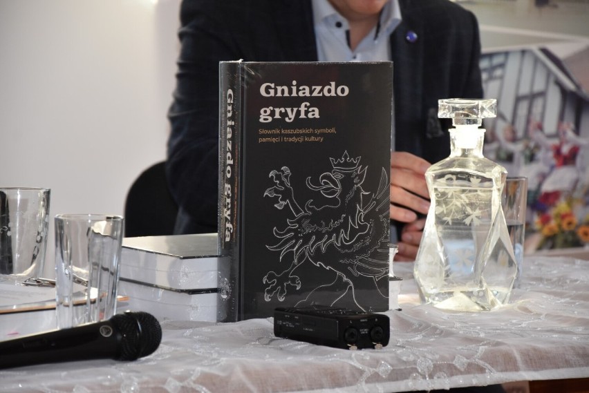 W Muzeum Kaszubskim w Kartuzach odbyła się promocja książki "Gniazdo Gryfa" ZDJĘCIA