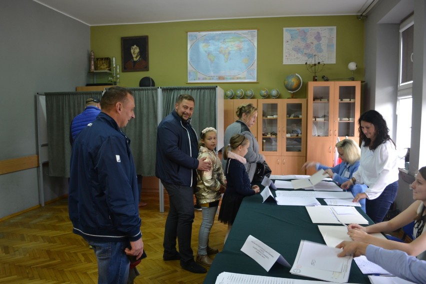 Mieszkańcy Pruszcza Gdańskiego zagłosowali w wyborach do Sejmu i Senatu [ZDJĘCIA]
