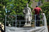Pieczołowita konserwacja pomnika Jana III Sobieskiego w Przemyślu
