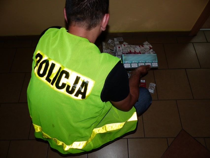 Policja w Kaliszu znalazła nielegalne papierosy w sklepie z...