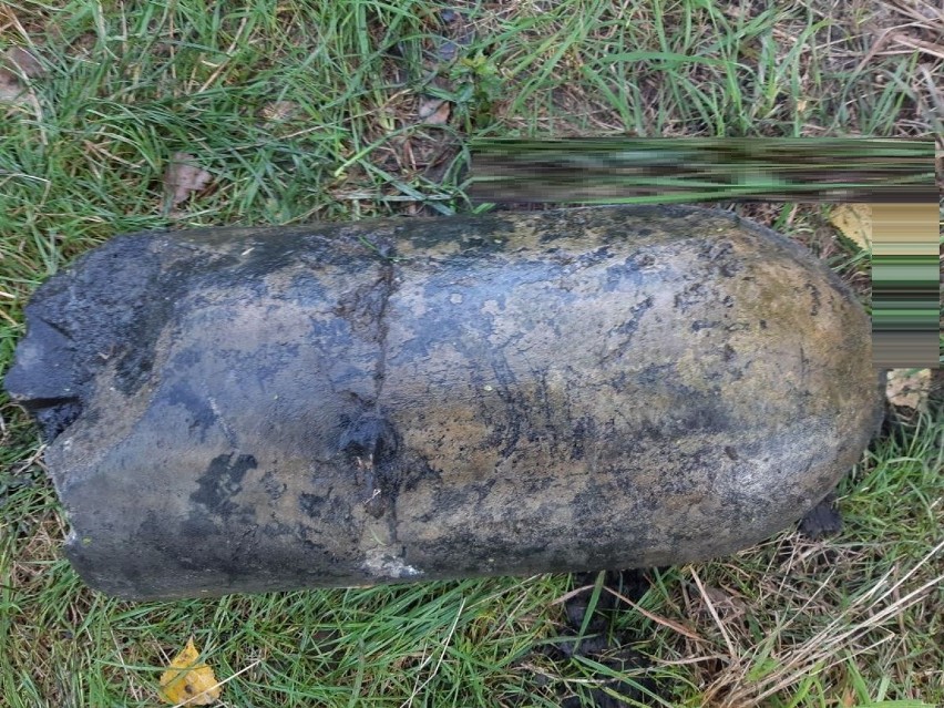 Kruszwica - Bomba lotnicza leżała w kanale melioracyjnym w Kruszwicy! Zobacz zdjęcia