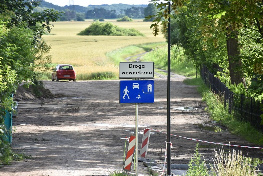 Malbork. Bulwar nad Nogatem przedłużony już do dawnej plaży wojskowej. Prace budowlane na ukończeniu