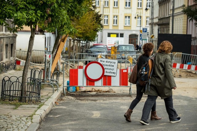 Na skrzyżowaniu ulic Reja i Piotra Skargi trwa przebudowa kanalizacji deszczowej, w miejscu prowadzonych prac nie ma przejazdu, wprowadzono objazdy, na ul. Reja od strony ul. Krasińskiego został wprowadzony ruch dwukierunkowy.