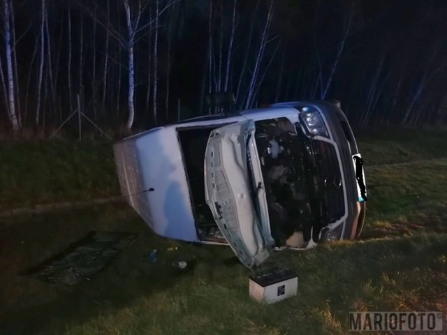 Na opolskim odcinku autostrady A4 bus z 8 pasażerami narodowości ukraińskiej wypadł z drogi i przewrócił się. Na szczęście nikomu nic się nie stało.