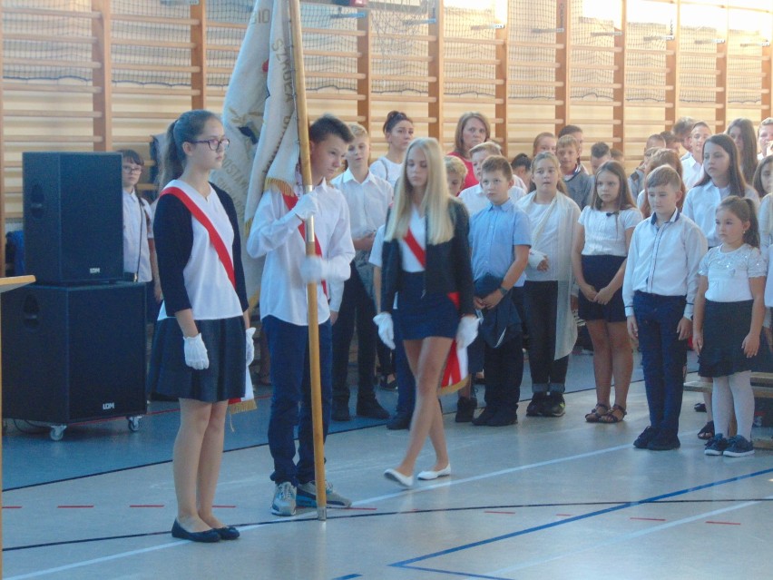 Uczniowie Zespołu Szkół w Choczu zainaugurowali nowy rok szkolny
