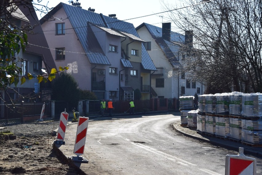 Trwa remont ulicy Kochanowskiego w Wieluniu ZDJĘCIA