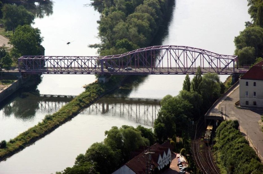 Różowy most w Głogowie - wiecie, kto zdecydował, że przeprawa przez Odrę ma taki kolor? Będziecie zdziwieni!
