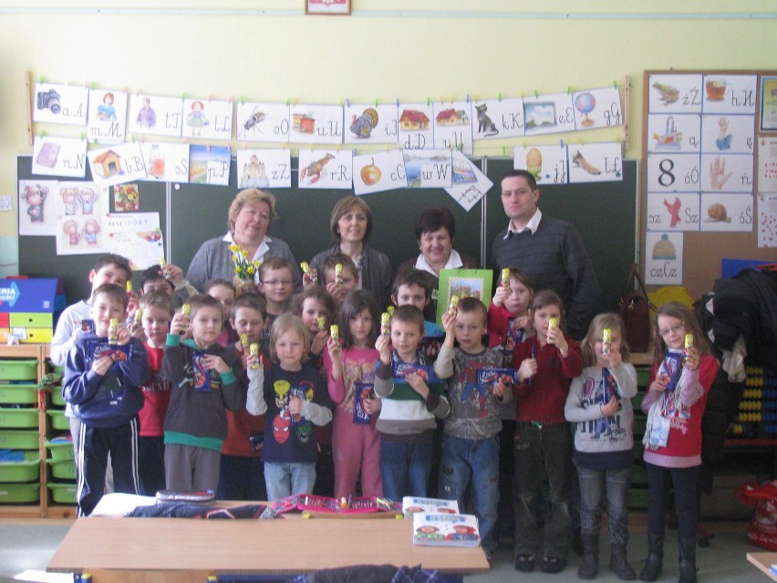 W Tczewie działacze SLD przygotowali prezenty dla dzieci SP nr 8
