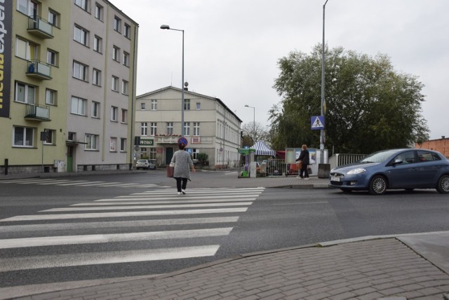 12 października brodniccy radni z klubu radnych Kocham to Miasto złożyli do burmistrza Brodnicy Jarosława Radacza wniosek o zgodę na umieszczenie "serca na nakrętki" przy skwerze przy tablicy ogłoszeń jednego z biur turystycznych przy skrzyżowaniu ul. Nad Drwęcą i ul. Mostowej w Brodnicy