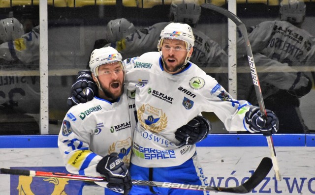 Szósty mecz półfinału play-off: JKH GKS Jastrzębie - Re-Plast Unia Oświęcim 1:4. Oświęcimianie po 17 latach zagrają w wielkim hokejowym finale. Awans świętowali w hali przeciwnika, w Jastrzębiu.