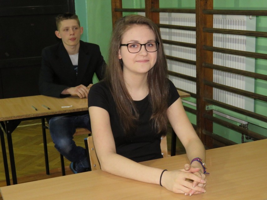 Egzamin gimnazjalny 2016 w Piekarach Śląskich: Uczniowie piszą dziś część humanistyczną [ZDJĘCIA]