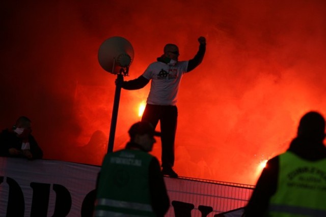 Zadyma w Bydgoszczy. 31 pseudokibiców Lecha odpowie za przestępstwo