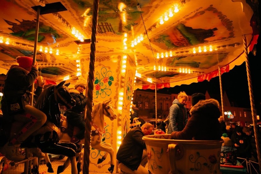 Zimowy Festiwal Food Trucków na Wielkim Jarmarku Świątecznym w Obornikach