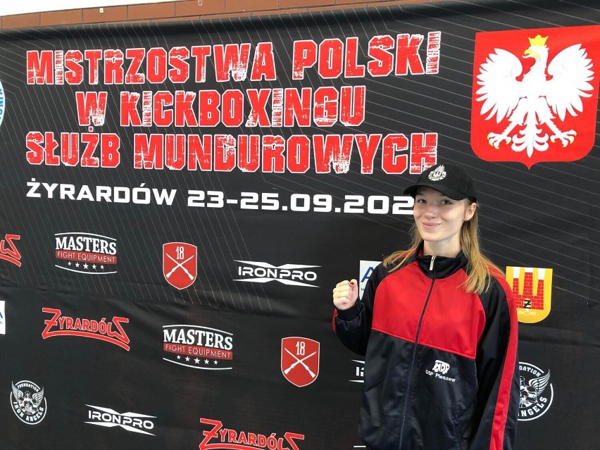 Nicola Kaczmarek w Międzynarodowych Mistrzostwach Polski Służb Mundurowych w kickboxingu zwyciężyła zarówno w formule K1, jak i kicklight