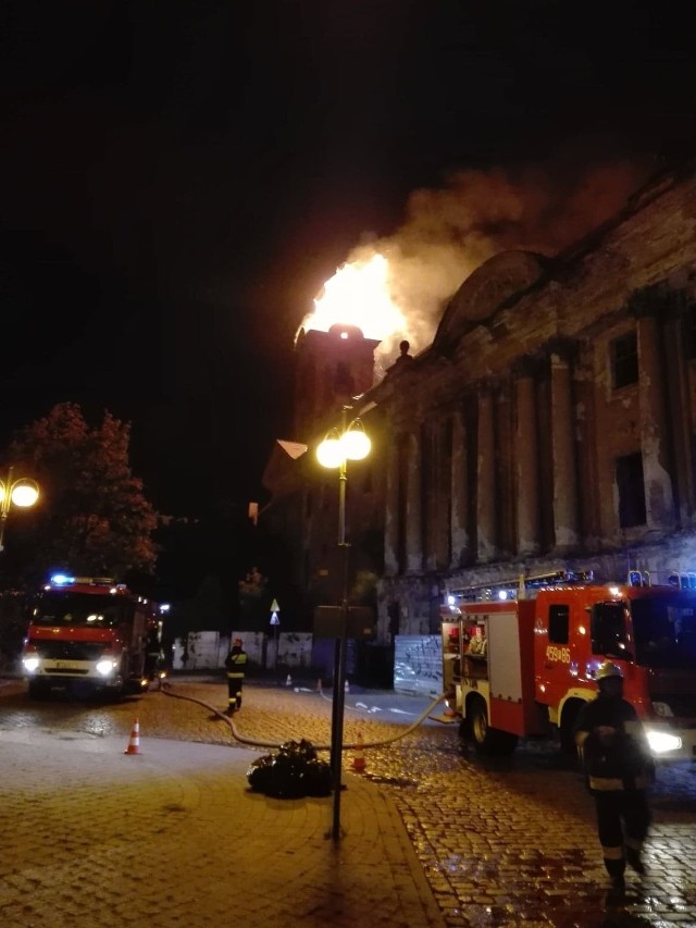 W niedzielę spłonęła drewniana kopuła zamkowej wieży. Strażacy podejrzewają podpalenie.