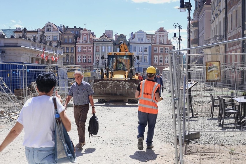 Symbol remontów na żywej tkance miasta, przy bezpośredniej...