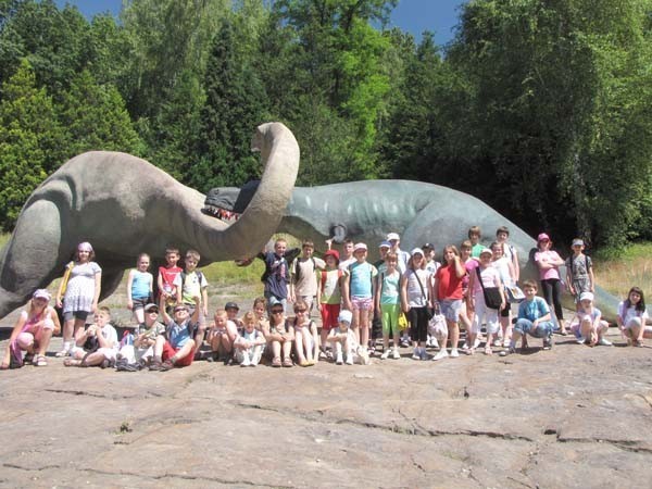 Dinozaury i żywe zwierzęta w zoo - choć dzieci od lat jeżdżą w te same miejsca, nigdy tu się nie nudzą