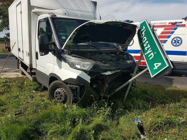 We wtorek po godzinie 10 na skrzyżowaniu dróg w Perzynach w powiecie nowotomyskim doszło do zderzenia dostawczego iveco oraz skody superb. Trzy osoby zostały ranne.

Zobacz więcej: Perzyny: Groźne zderzenia aut [ZDJĘCIA]