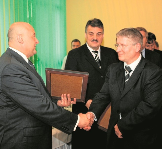 Starosta Jan Puchała i dyrektor Dariusz Socha w 2010 roku. Do konfliktu doszło rok później