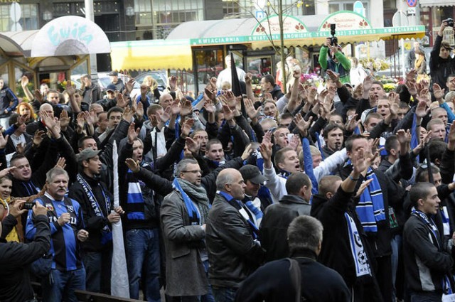 Zdjęcia z poprzedniej dużej manifestacji kibiców Zawiszy.