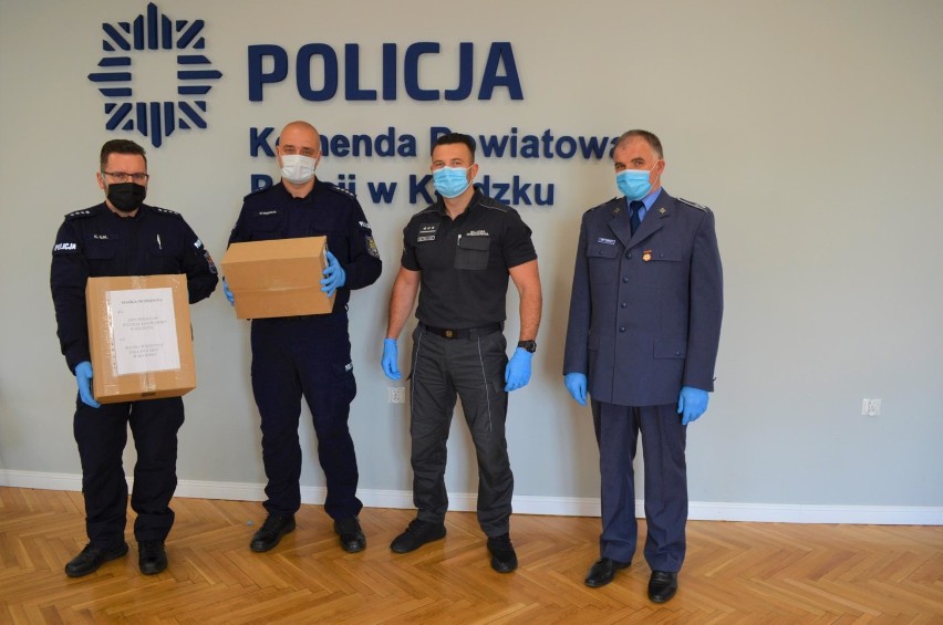 Więźniowie z Kłodzka uszyli maseczki dla policjantów