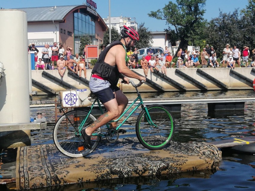 Już w sobotę pojadą rowerem po wodzie. To najbardziej zakręcone zawody w Kołobrzegu