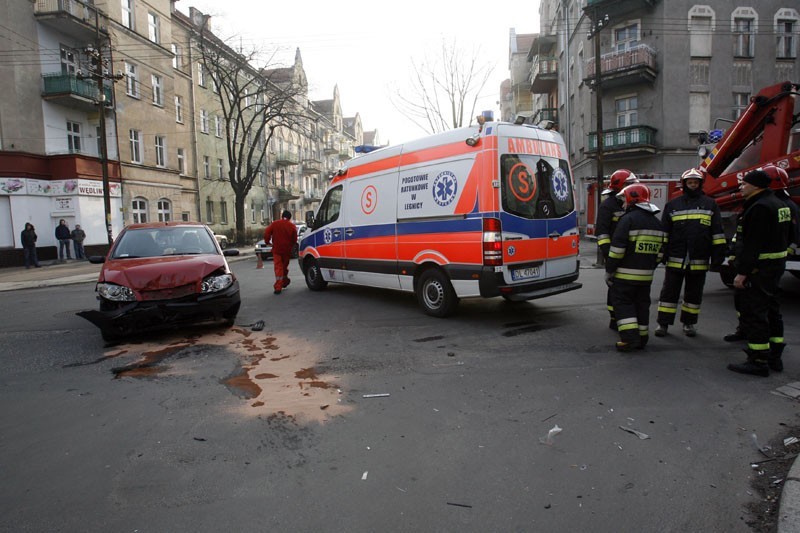 Legnica: Ranni w wypadku na św. Wojciecha (ZDJĘCIA)