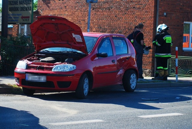 Wypadek w Jarocinie: Niedaleko ronda zderzyły się dwa samochody