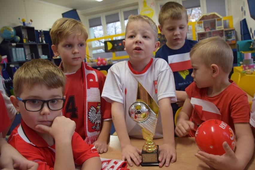 Przed meczem Polska - Argentyna. Przedszkolaki z Misia w Szczecinku gotowe na mecz [zdjęcia]