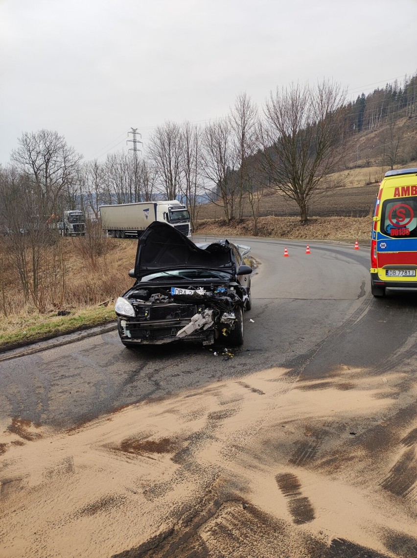 Uwaga wypadek w Boguszowie - Gorcach. Zablokowana droga...