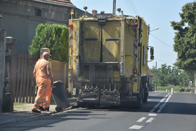 Od stycznia 2023 roku mieszkańcy Żagania za odbiór śmieci segregowanych będą płacić miesięcznie 36 zł za osobę w danej nieruchomości (było 31 zł).