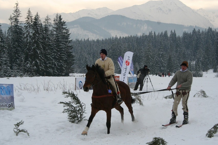 MAŁE CICHE. Kolejna odsłona kumoterek. Tym razem ścigali się na Lichajówkach [ZDJĘCIA]