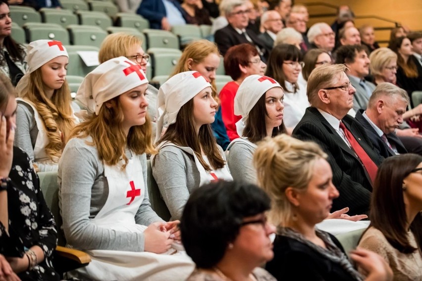 100-lecie działalności Polskiego Czerwonego Krzyża. Uroczystość w Operze Nova w Bydgoszczy [zdjęcia]