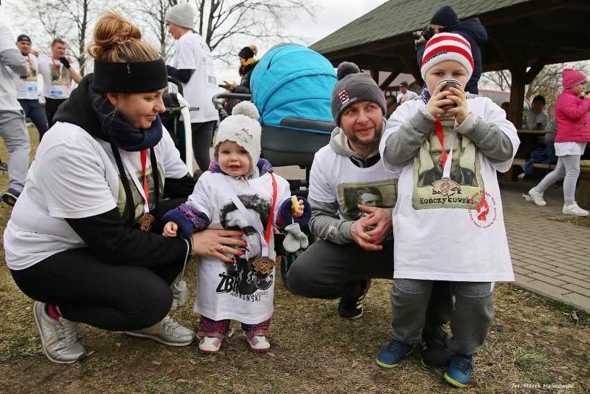 Pobiegli tropem wilczym. Ponad 200 biegaczy uczciło pamięć o żołnierzach wyklętych (ZDJĘCIA)