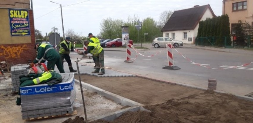 Malbork. Ul. Zapolskiej od Armii Krajowej już niedostępna dla ruchu. Została zaślepiona, bo powstał chodnik