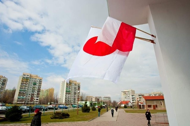 27 lutego 1870 roku zaczęto używać obowiązującej do dziś flagi Japonii