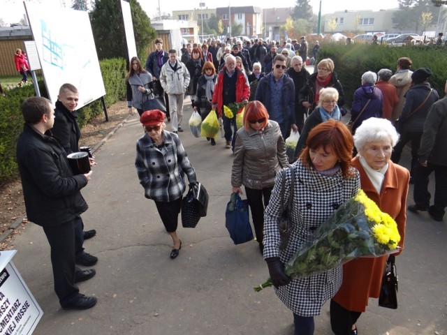 Zbiórka na wileńską Rossę - cmentarz Junikowo