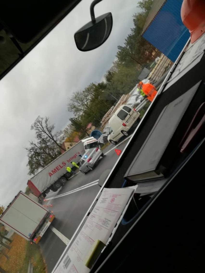 Tir zablokował część drogi przed Mostkami k/Świebodzina