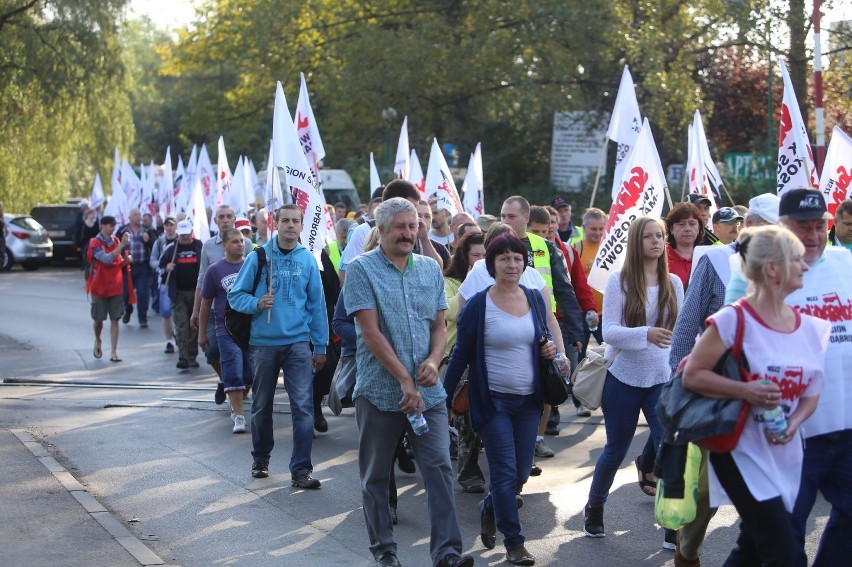 KWK Kazimierz-Juliusz: rozpoczął się protest górników w Katowicach [ZDJĘCIA]