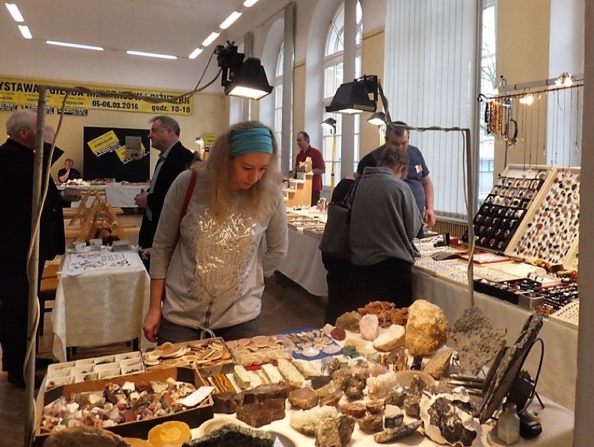 Giełda minerałów i biżuterii w muzeum w Tomaszowie. Wystawcy pokażą skamieniałości z całego świata