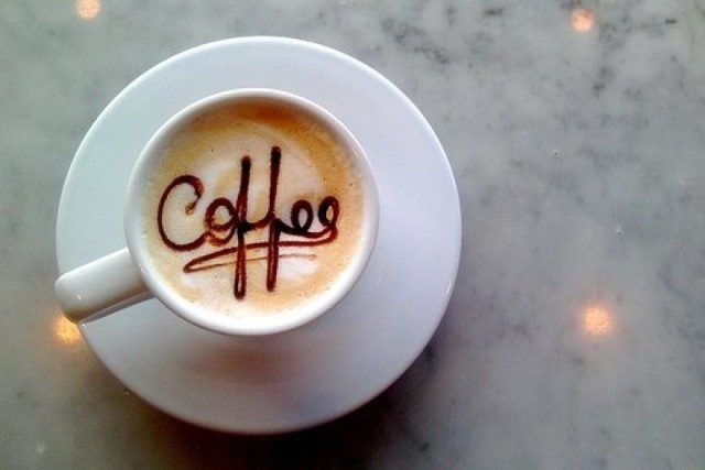 Kawa, zwana też „czarnym złotem”, od lat cieszy się ogromną popularnością. Większość z nas nie wyobraża sobie rozpoczęcia dnia bez „małej czarnej”. Espresso, capucciono, caffe latte, każdy z tych rodzajów ma swoich zwolenników. A gdzie w Kielcach wypijesz najlepszą kawę? Zobacz w naszej galerii. 


>>>ZOBACZ WIĘCEJ NA KOLEJNYCH SLAJDACH