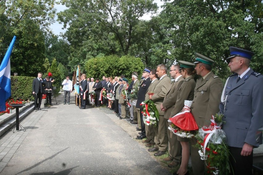 Rocznica wybuchu wojny w Rybniku. Na cmentarzu oddano hołd poległym