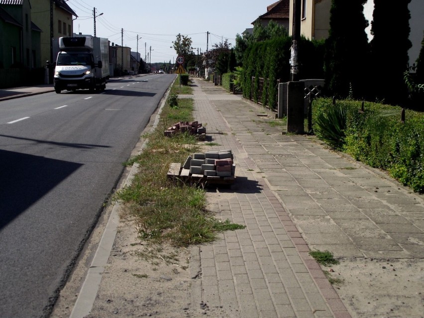 Ścieżka rowerowa i chodnik w Przyprostyni. Przyprostynia fajna wieś, ale czy bezpieczna? [Zdjęcia]