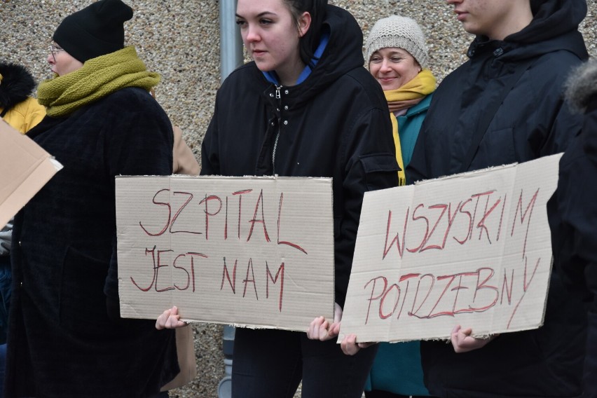 Protest pod szpitalem w Namysłowie