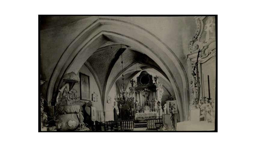 Fotografia wnętrza kościoła katolickiego w Niedźwiedziu z lat 1916-1924]