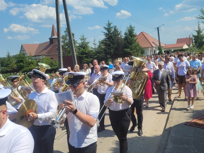 Ulicami Nowych Polaszek przeszła procesja Bożego Ciała. To...