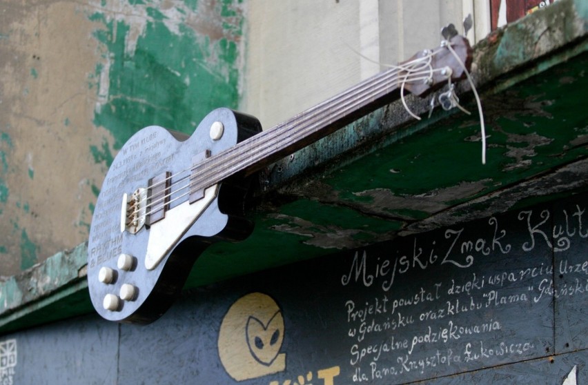Granitowa gitara elektryczna upamiętniająca 55-lecie...