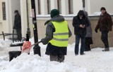 Zima w Lublinie: Zasypana droga, nieodśnieżone chodniki