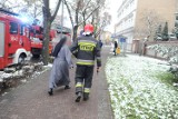 Cztery wozy strażackie zjechały pod budynki sióstr zakonnych przy Niepodległości [ZDJĘCIA]