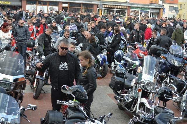 Rozpoczęcie sezonu motocyklowego. Najpierw modlitwa i święcenie, a później parada ulicami Bytowa